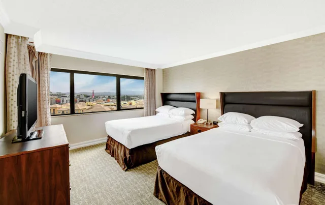 جناح، Embassy Suites by Hilton Anaheim Orange 2/3