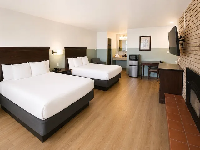 Room, 2 Queen Beds, Stargazer Inn And Suites 7/10