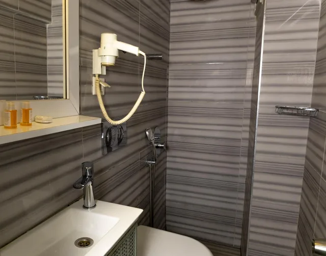 غرفة ثلاثية، Grand Heykel Hotel 7/7