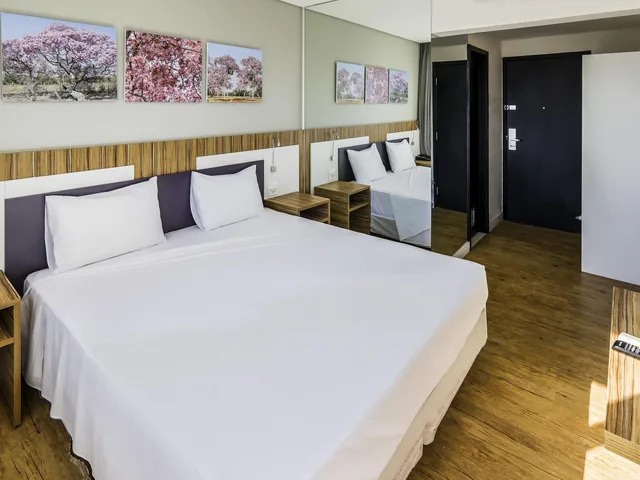 جناح عائلي بسرير مزدوج مع أريكة بمنطقة جلوس، Ibis Styles Confins Aeroporto 3/8