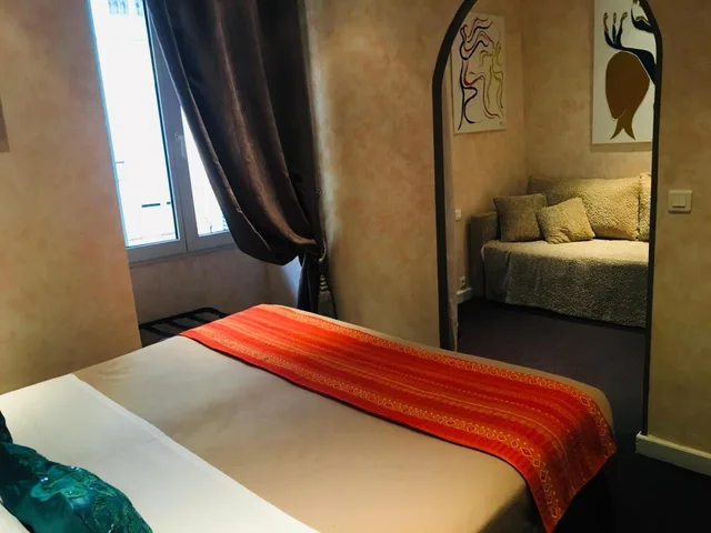 جناح جونيور، VILLA LA TOUR 1/3