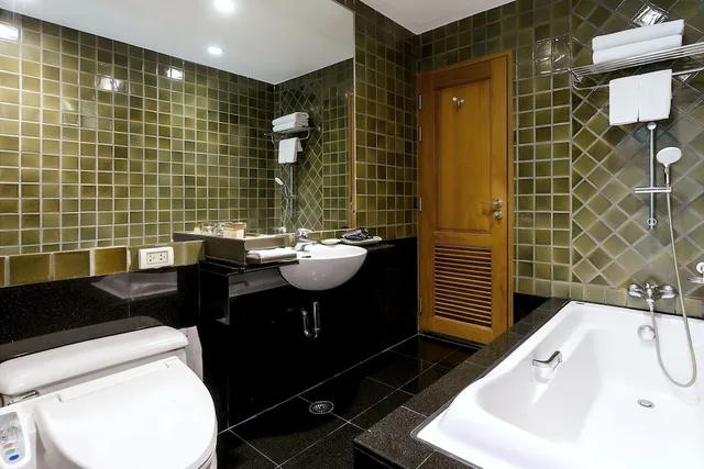 3 Bedrooms, Suite, 2 Double and Twin Beds, Balcony، Grande Centre Point Ploenchit Bangkok 9/10