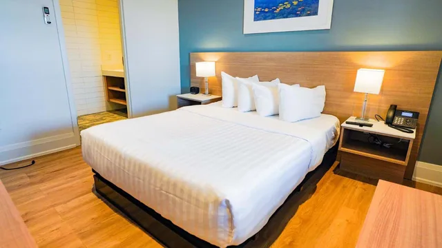غرفة ديلوكس بسرير كوين، Colonial Hotel & Suites 5/7