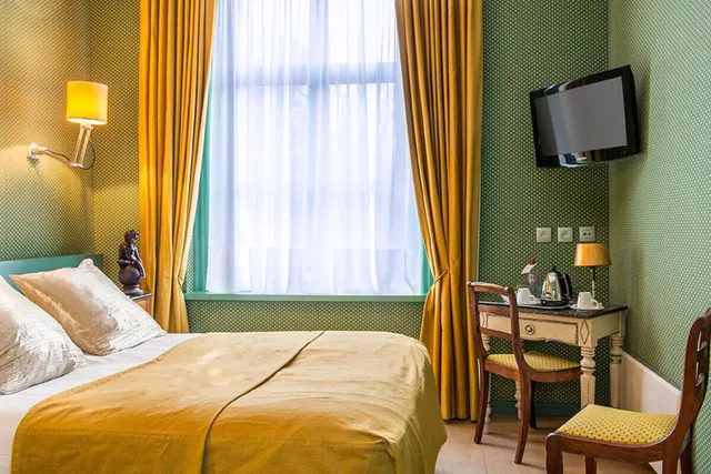 Classic, Double Bed, CHATEAU DE COCOVE 1/2