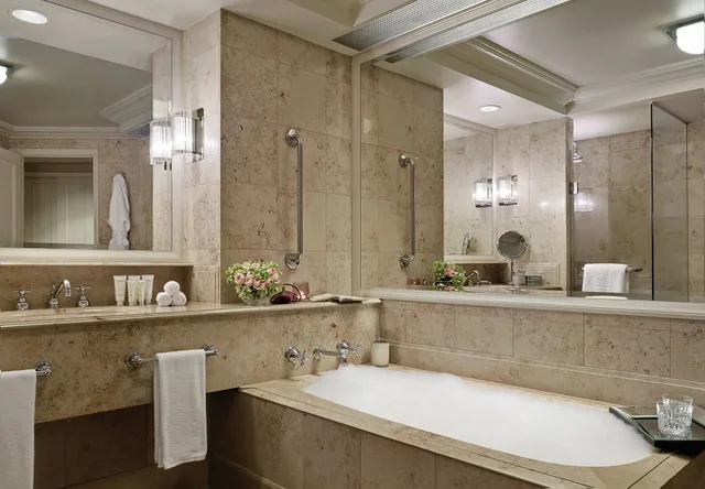 غرفة كلوب تنفيذية بسرير كينج بشرفة، The Langham Melbourne 7/8