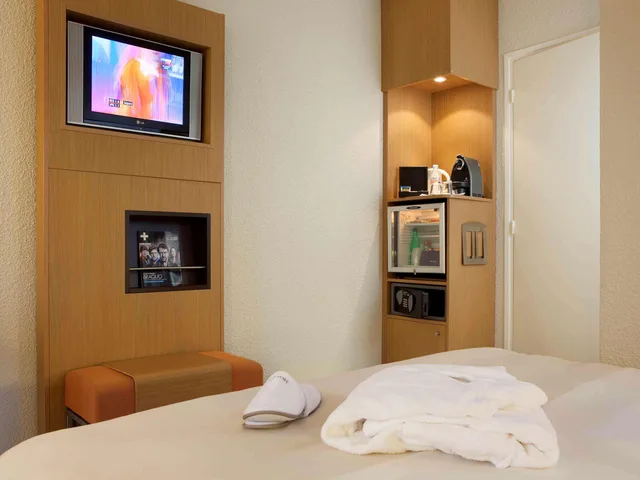 Executive, Double Bed, Novotel Roissy Saint-Witz 3/7