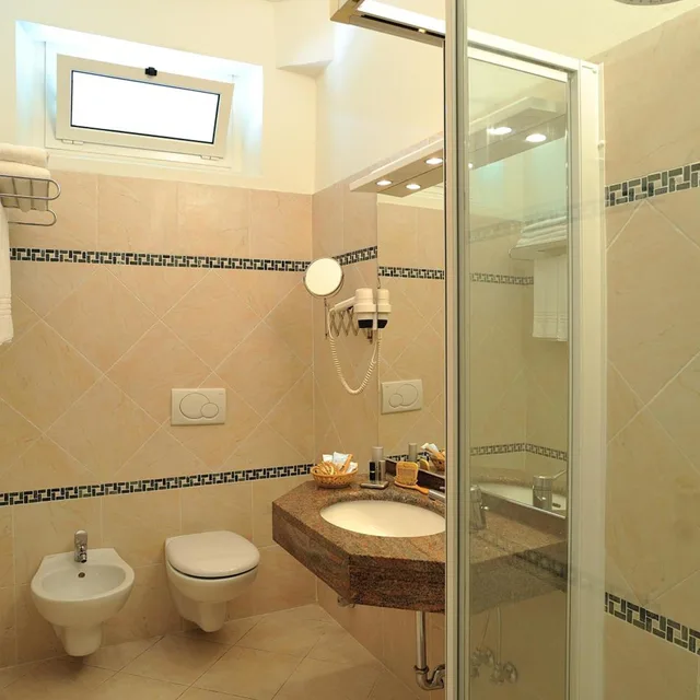 غرفة كلاسيكية ثلاثية، Hotel Adria 8/10