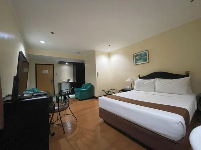 Junior Suite, Golden Peak Hotel and Suites powered by Cocotel 1/10