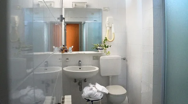 غرفة مفردة، Hotel Montecarlo 7/7