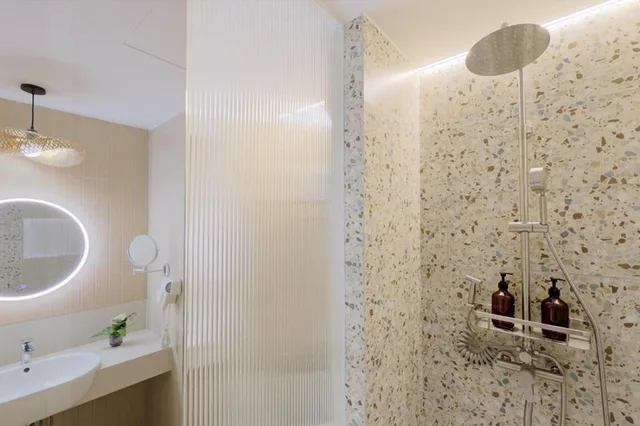 Renovated, Grand, King Bed، Hotel Sixty3 3/4