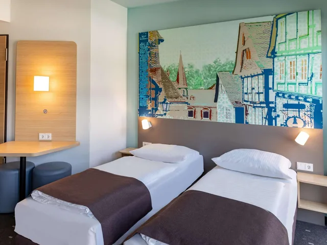 غرفة قياسية بسريرين منفصلين، B&B Hotel Marburg 1/3