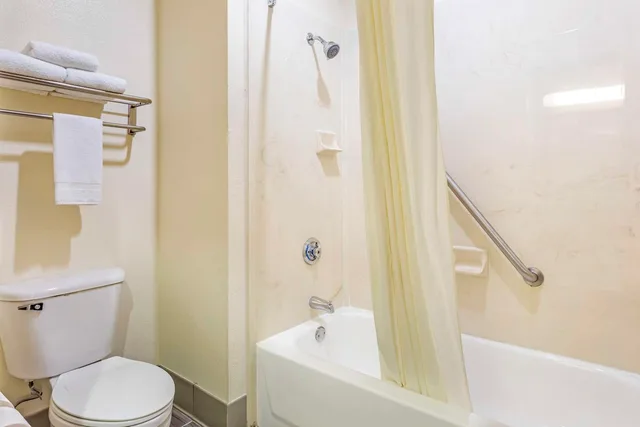 غرفة بسرير كينج، Best Western Fort Worth Inn and Suites 4/4