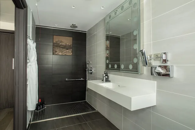 غرفة قياسية بسرير كوين لذوي الإعاقة، Hotel Indigo Paris - Opera by IHG 7/8