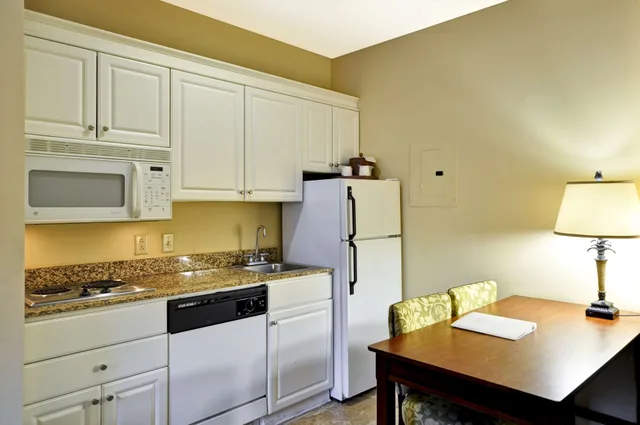 جناح بسريرين كوين مع أريكة بمطبخ، Hampton Inn Suites Charleston 3/3