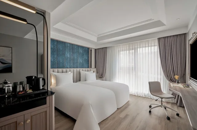 غرفة ديلوكس بسرير كينج، La Siesta Premium Saigon Central 1/5