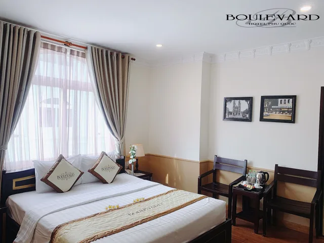 غرفة سوبيريور بسرير مزدوج بإطلالة على المسبح، Boulevard Hotel 1/4