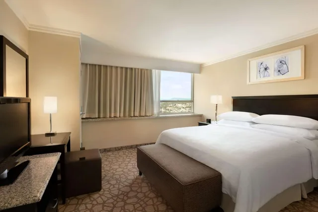 جناح بسرير كينج بغرفتين مع أريكة، Embassy Suites by Hilton Los Angeles Glendale 1/7