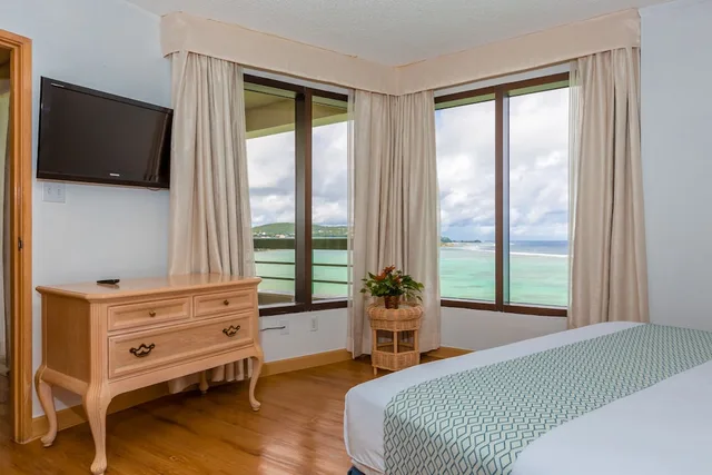 3 Bedrooms, Condo, Panoramic, 1 King and 2 Queen Beds, Ocean View, Kitchen, Alupang Beach Tower 4/5