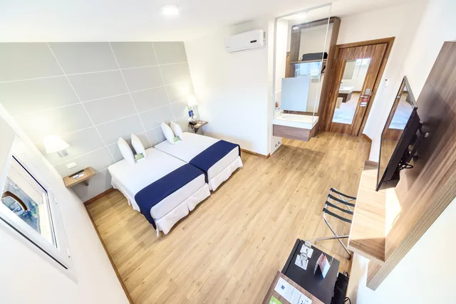 Room, Twin Beds, Street View، Hotel Lp Equipetrol 1/4