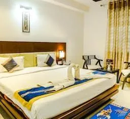 غرفة تنفيذية، Fabhotel Taj Nagari 1/1