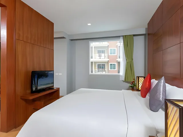 غرفة ديلوكس بسرير كينج، Elite Suites Patong 1/3