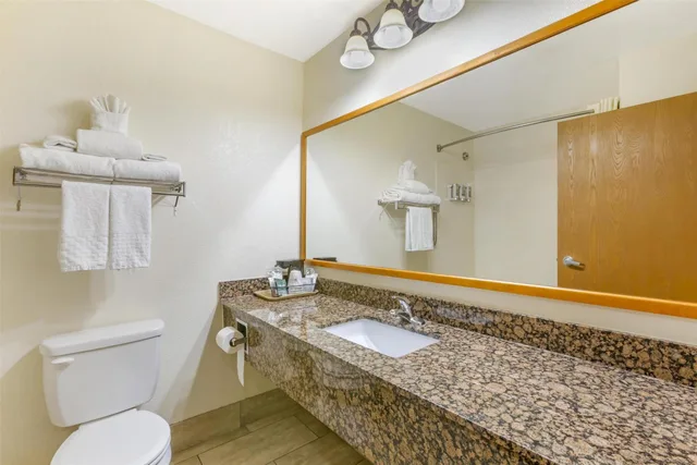 جناح بسرير كينج مع أريكة بجاكوزي، Best Western Gold Canyon Inn & Suites 2/2