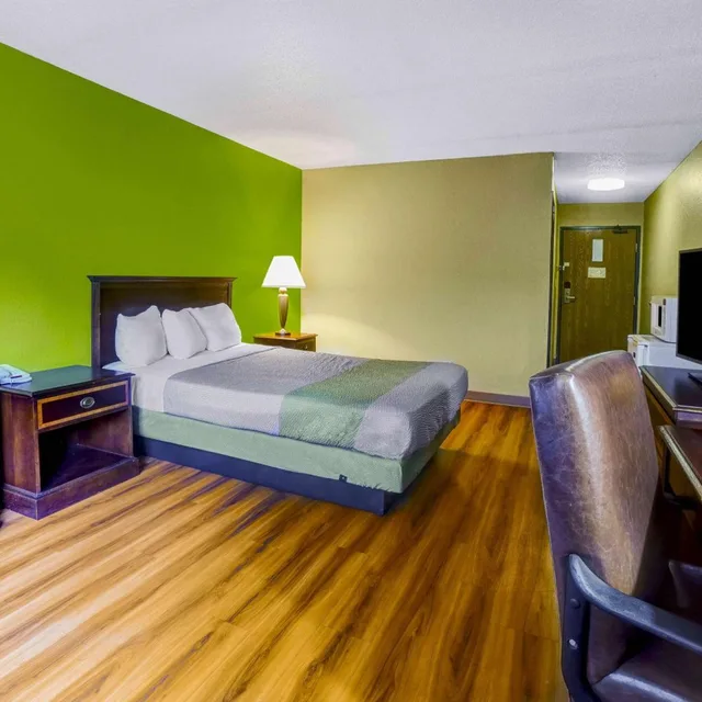 Room, King Bed, Smoking, Motel6 Morehead, KY 2/10