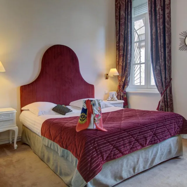 Charming, Double Bed، Hotel De L Univers 1/8