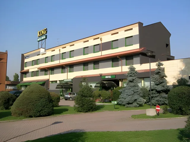 Room Assigned on Arrival, Hotel King 1/2