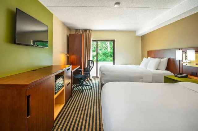 غرفة بسريرين كوين لذوي الإعاقة، Comfort Inn Midland 2/3