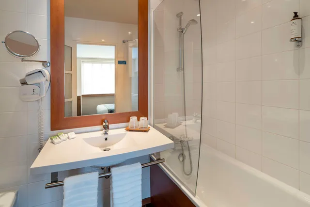 غرفة كومفورت بسرير كوين، Best Western Plus Hotel Colbert 4/6