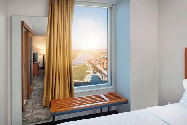 غرفة بسريرين كوين بإطلالة في طابق مرتفع، Springhill Suites Indianapolis Downtown 2/6