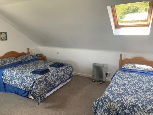 جناح بسرير مزدوج وسريرين منفصلين، Wayside B B 1/2