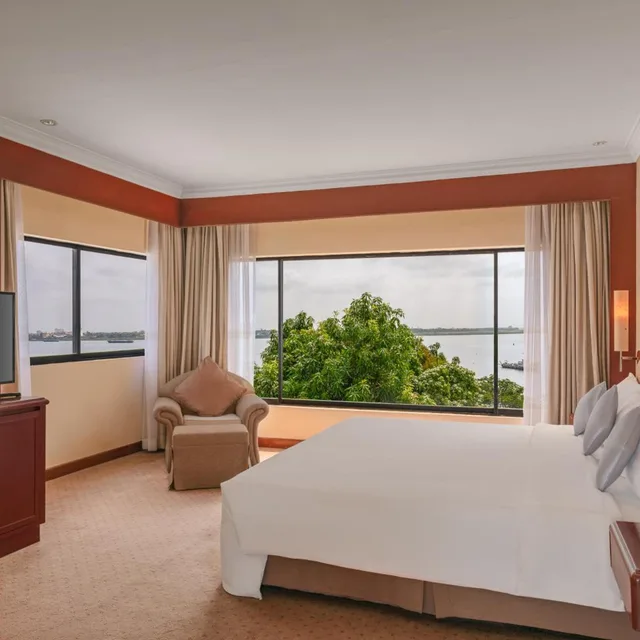 Executive, Suite, King Bed, Cambodiana Hotel 7/10