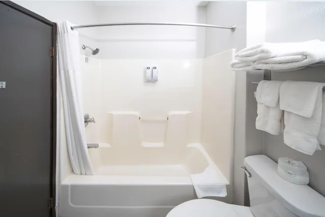 جناح بسرير كينج، Countryside Inn Suites Fremont 3/7