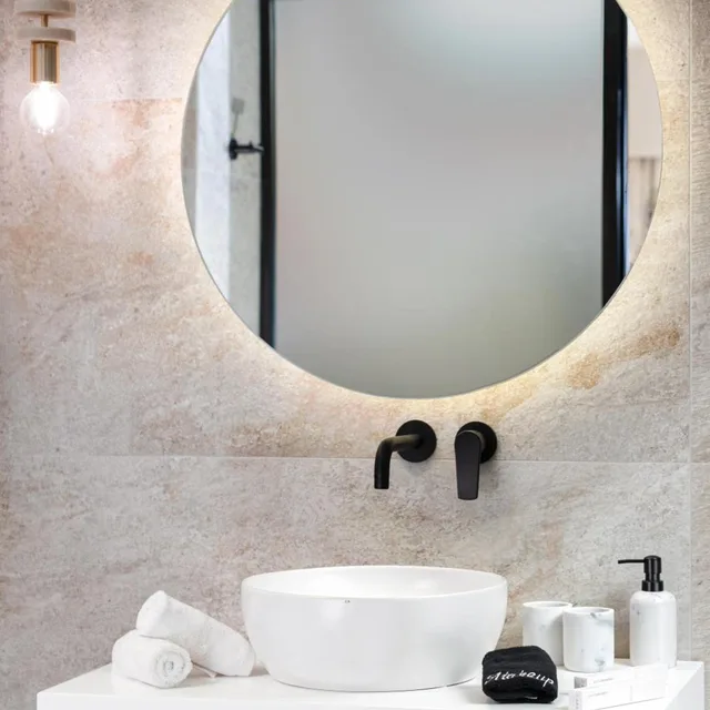 غرفة كومفورت بسرير كينج بشرفة، The Residence Aiolou Suites & SPA 3/3