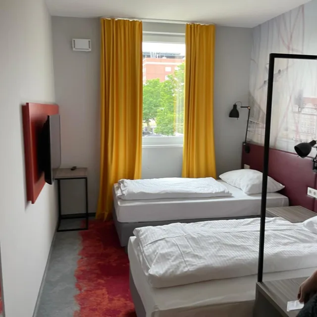 غرفة بسريرين منفصلين، Campanile Leipzig Halle Airport 3/8