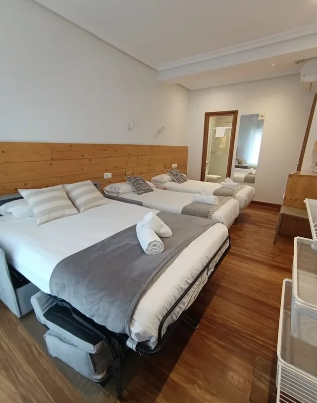 1 Bedroom, Family, Queen Bed, Beach Side, Sofa، Pensión Urkia 2/8