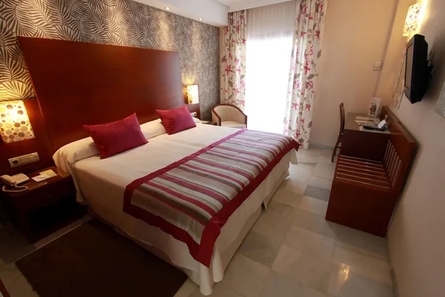 غرفة بسرير مزدوج بإطلالة على البحر بشرفة، BALCON DE EUROPA HOTEL 2/6