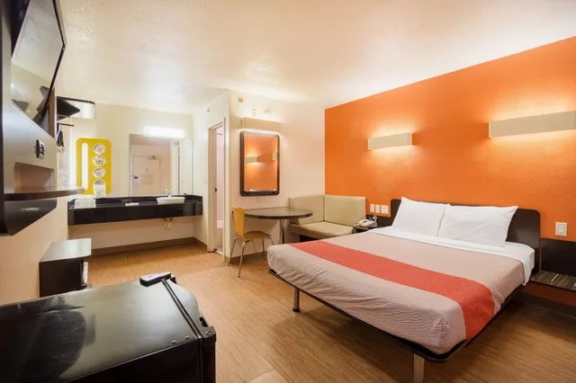 غرفة قياسية بسرير كينج، Motel6 Augusta, GA 3/10
