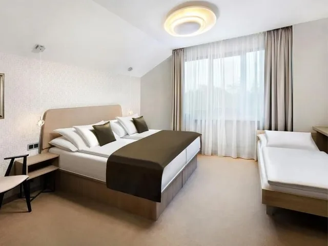 غرفة عصرية قياسية بسريرين كوين مع سرير إضافي، Hotel Lomnica 1/5