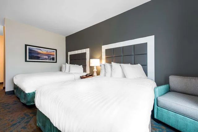 غرفة بسريرين كوين، Best Western Erie Inn & Suites 1/3