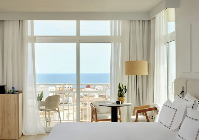 Grand, Suite, Twin Beds, Sea View, Melia Lloret De Mar 2/3