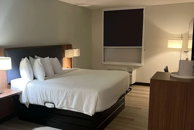 غرفة بسرير كينج، Wingate by Wyndham Dublin Near Claytor Lake State Park 5/7