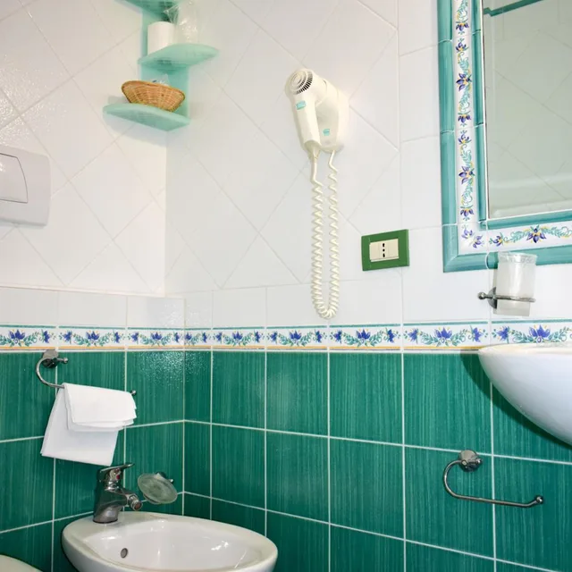 Room, Double Bed, Street View، Hotel Amyclae 4/10