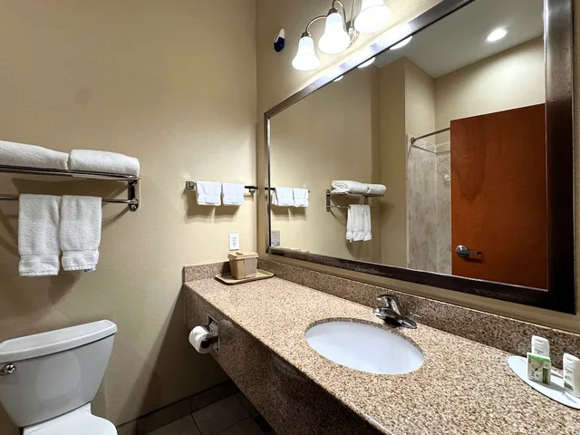 غرفة قياسية بسريرين كوين، Ramada By Wyndham College Station 7/8