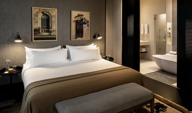 Grand, Studio, Suite, King Bed, Hotel Casa Sagnier 2/2