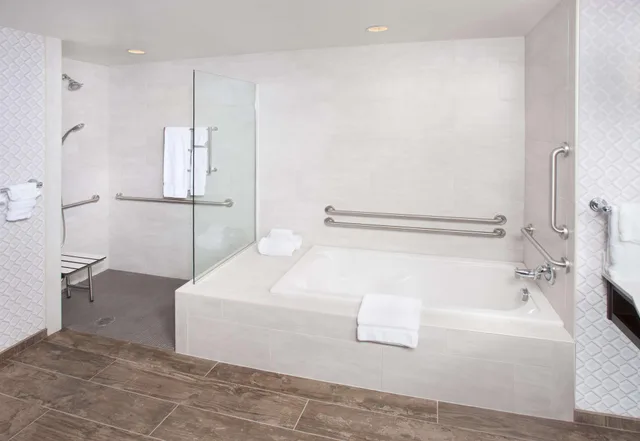 جناح بسرير كينج، Hilton Garden Inn Burbank Downtown 4/5