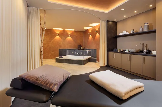 غرفة عائلية بسريرين منفصلين بشرفة، Allgau ART Hotel Kempten 1/1