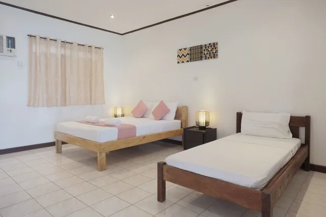 غرفة بسرير كوين بإطلالة على البحر، Cliffside Resort Panglao 9/10